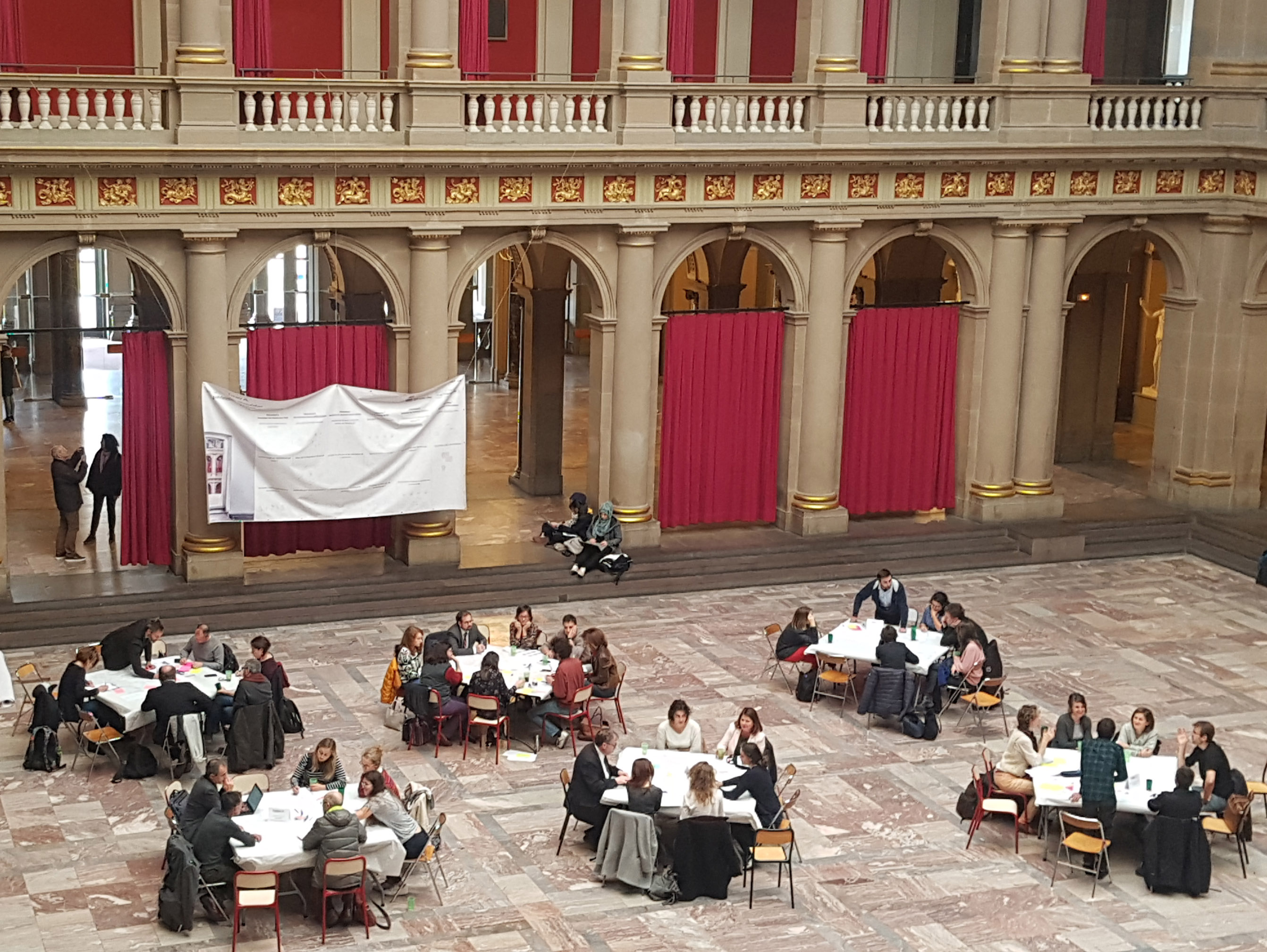 Réunions « cabaret » ou « débats sur tables »